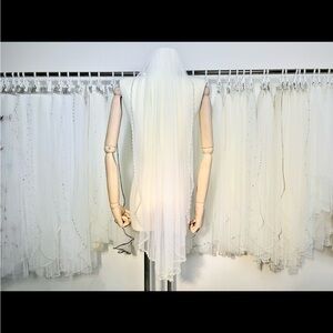 Elegant Ivory Bridal Veil